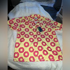 Uzzi men’s Hawaiian donut short sleeve pocket shirt. Size L.